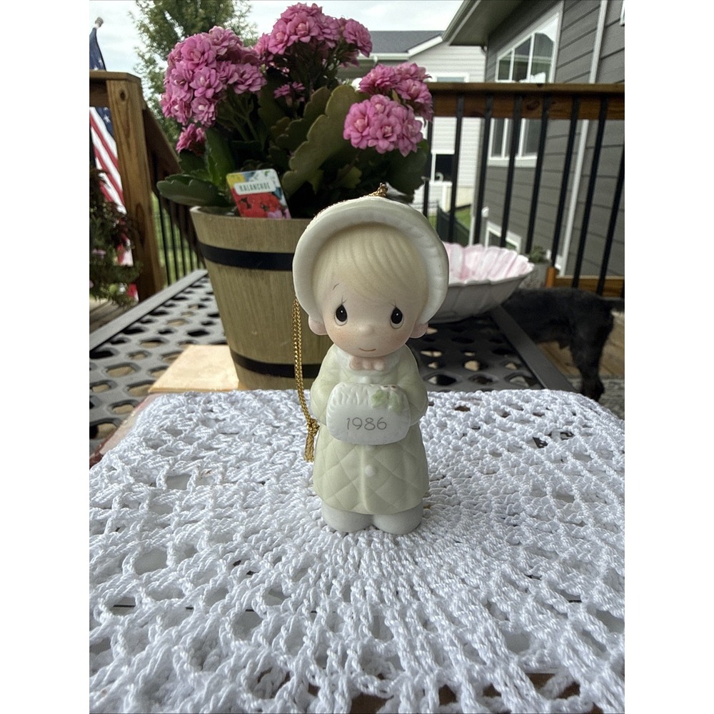Precious Moments Ornament: 102326 Wishing You a Cozy Christmas (3")